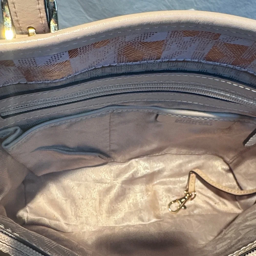 Michael Kors Beige and Pink Geometric Tote - Picture 7 of 15